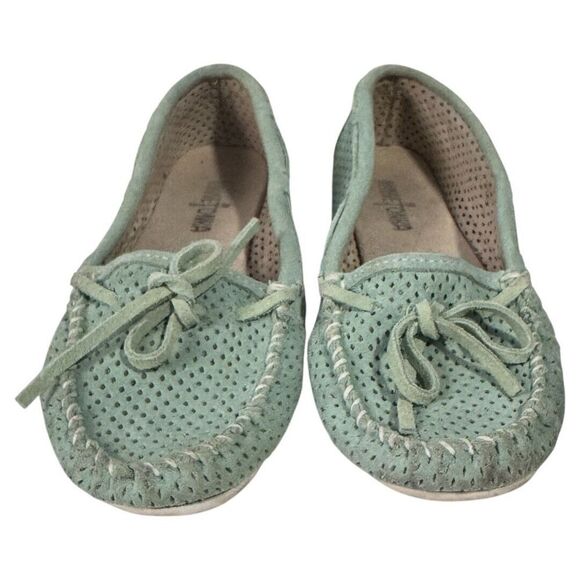 Minnetonka Lisa Slip On‎ Moccasins Loafers Mint Green Perforated Suede Womens 8 - Picture 1 of 4